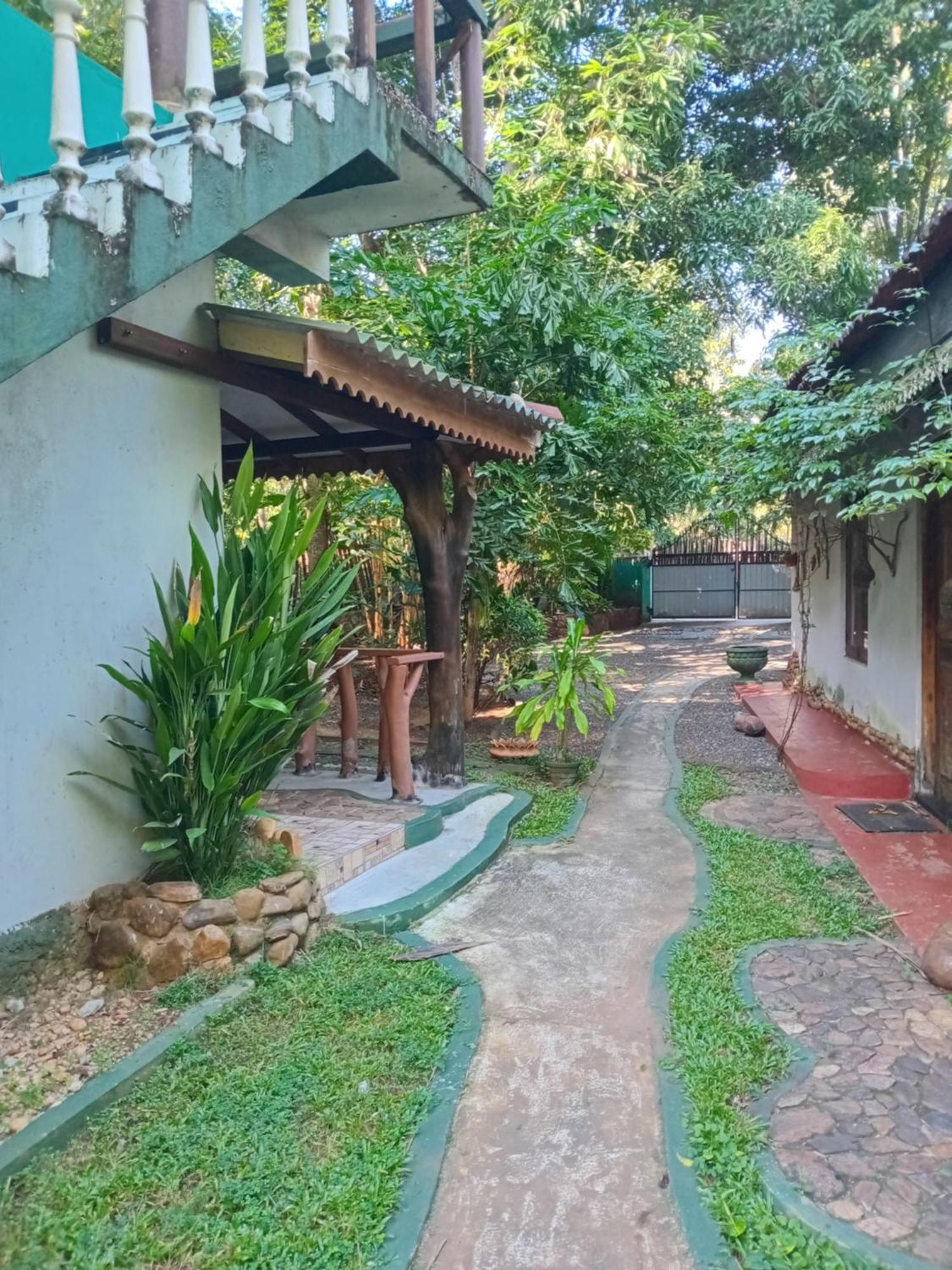 Green Park Safari House & Eco Tree House Udawalawe Dış mekan fotoğraf